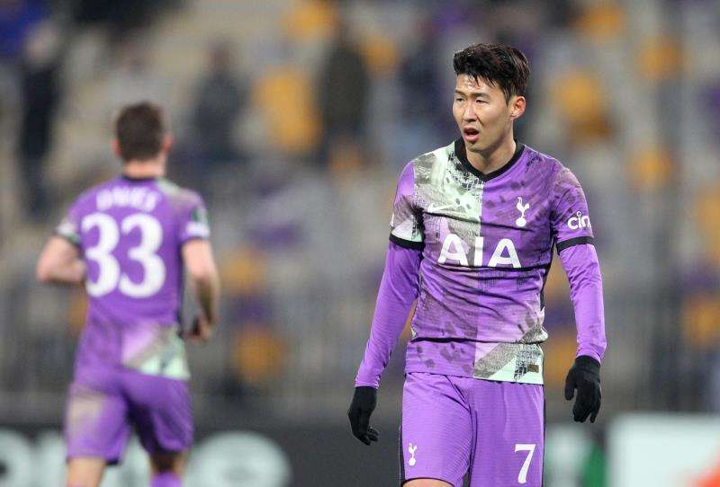 حسرة نجم توتنهام سون بعد الخسارة أمام مورا
