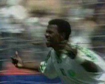 يأمل السعوديون تكرار هدف العويران الأسطوري .. في 2006 ! 