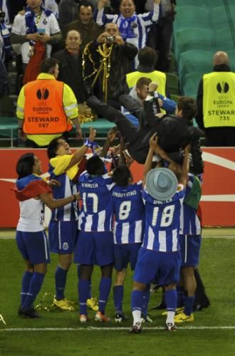 2011-05-182011-05-18t211309z_01_dub426_rtridsp_3_soccer-europa_reuters