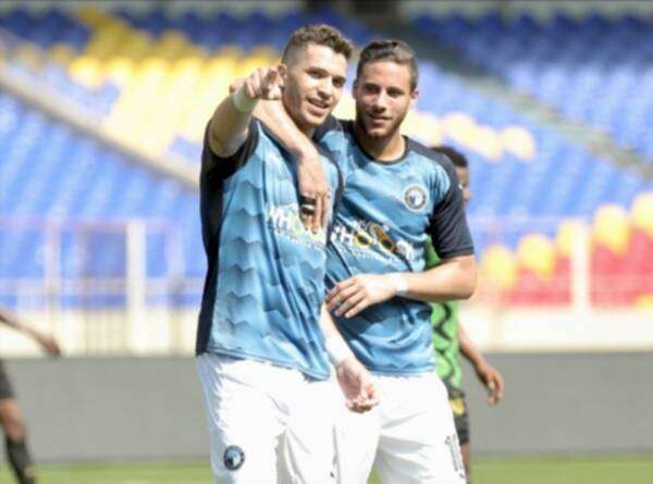  وادي يحتفل بالهدف مع رمضان صبحي