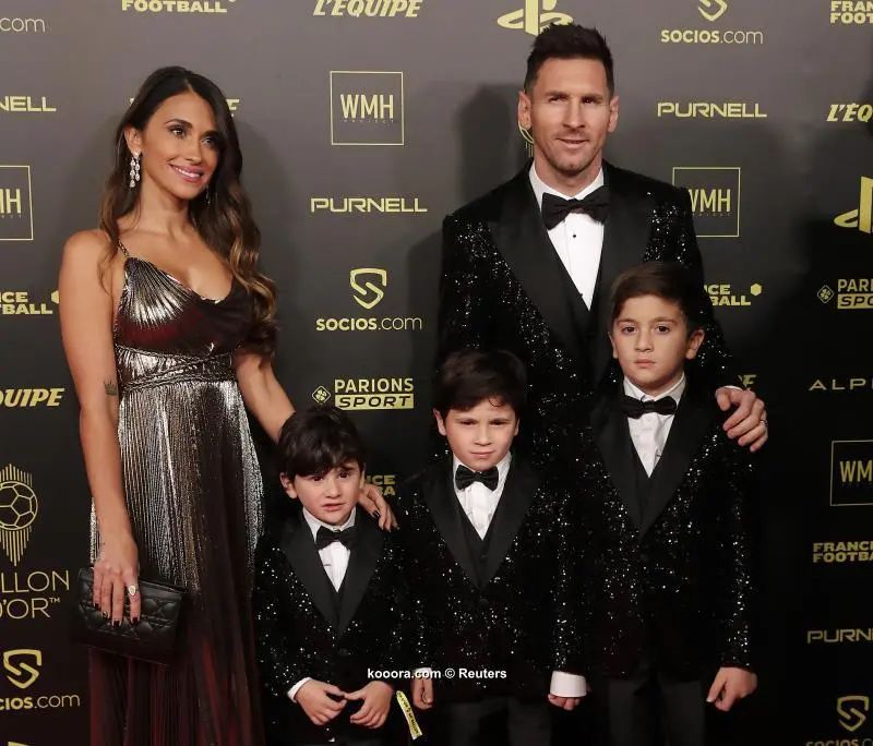 ?i=reuters%2f2021-11-29%2f2021-11-29t191602z_46393305_up1ehbt1hin4d_rtrmadp_3_soccer-ballon_reuters