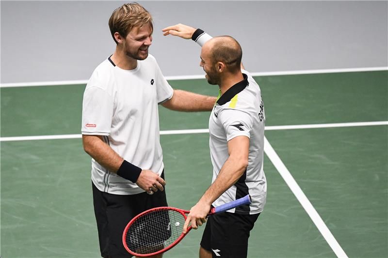 كيفن كروتز وتيم بوتز