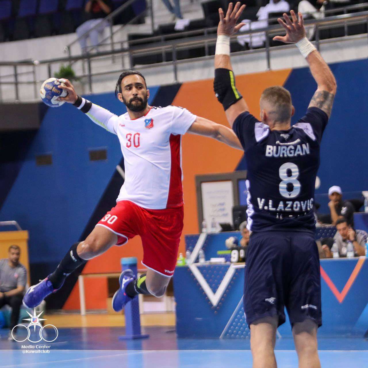 من منافسات دوري اليد الكويتي