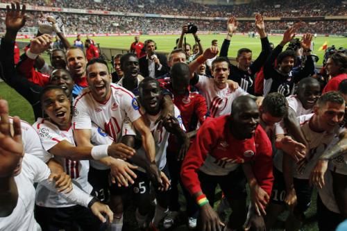 فرحة لاعبي ليل بعد الفوز بلقب الدوري