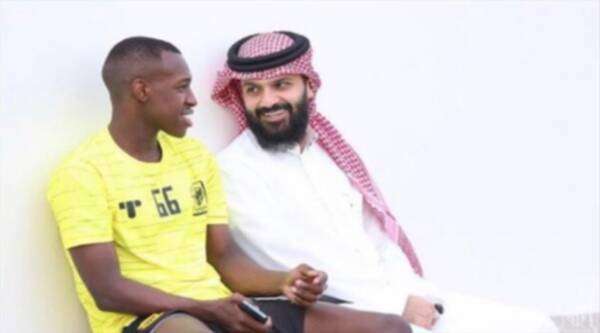 سعود عبدالحميد برفقة أنمار الحائلي رئيس الاتحاد