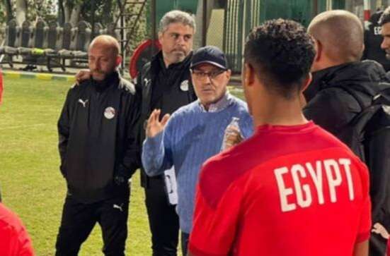 نيلو فينجادا مع اللاعبين