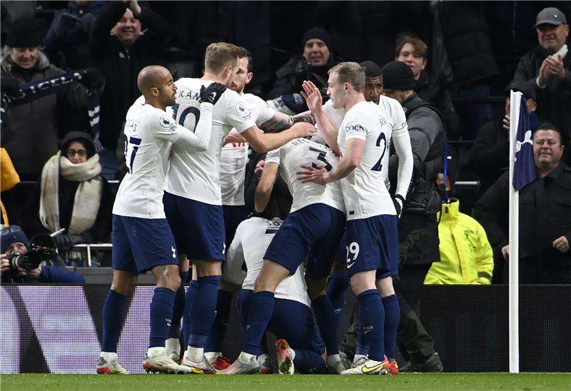 لاعبو توتنهام