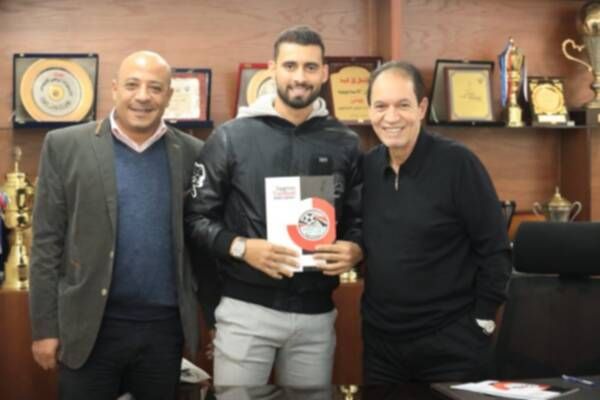 بعد توقيع العقود