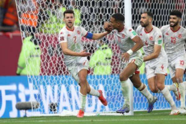 يوسف المساكني بعد تسجيله هدف الفوز