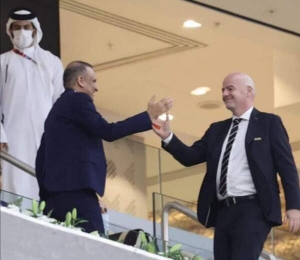 الجريء (يسار) مع إنفانتينو (يمين)