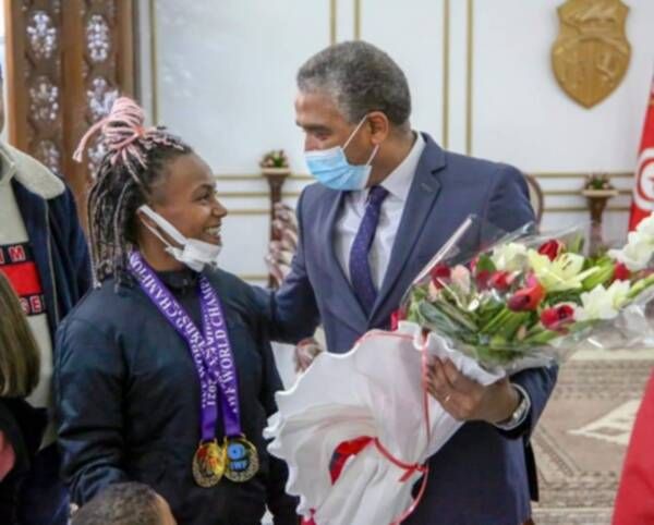 من الاستقبال