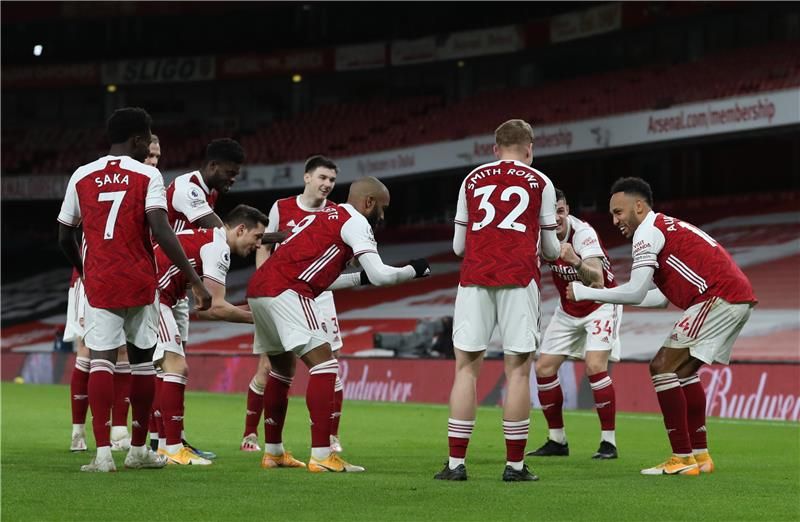 أوباميانج (أقصى اليمين)