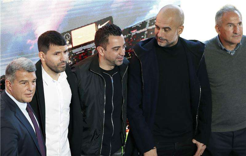 تشافي وأجويرو من المؤتمر الصحفي