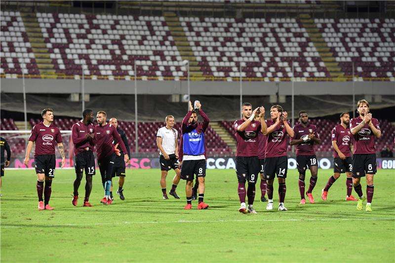 لاعبو ساليرنيتانا 