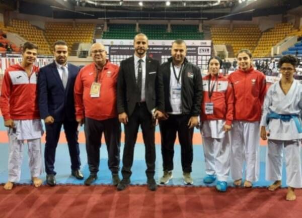 اللاعبون بعد التتويج