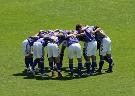 لاعبوا اليابان قبل لقاء استراليا 