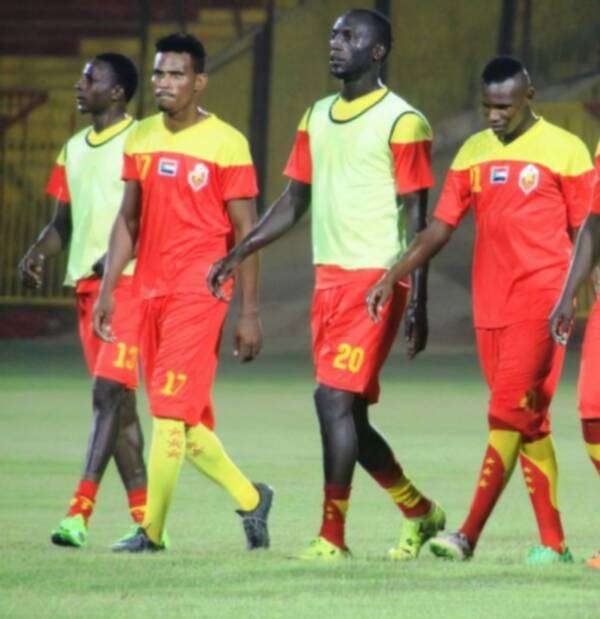 لاعبو المريخ 