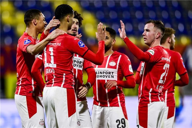 لاعبو آيندهوفن 