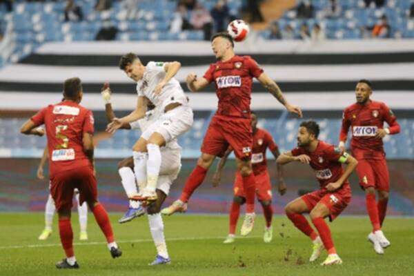 من مباراة الشباب وضمك