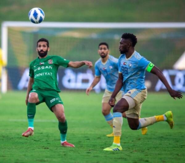 من مباراة شباب الأهلي والظفرة