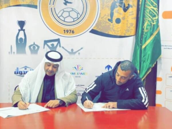 جانب من توقيع شتات