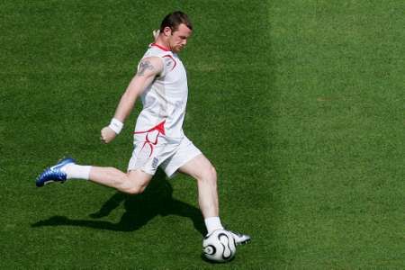 روني خلال الحصة التدريبية للمنتخب صباح اليوم