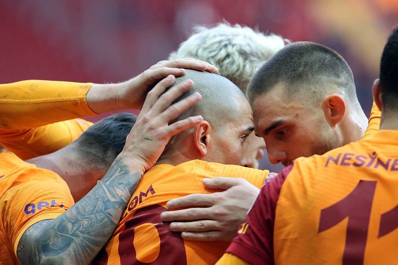 فرحة لاعبي جالطة سراي