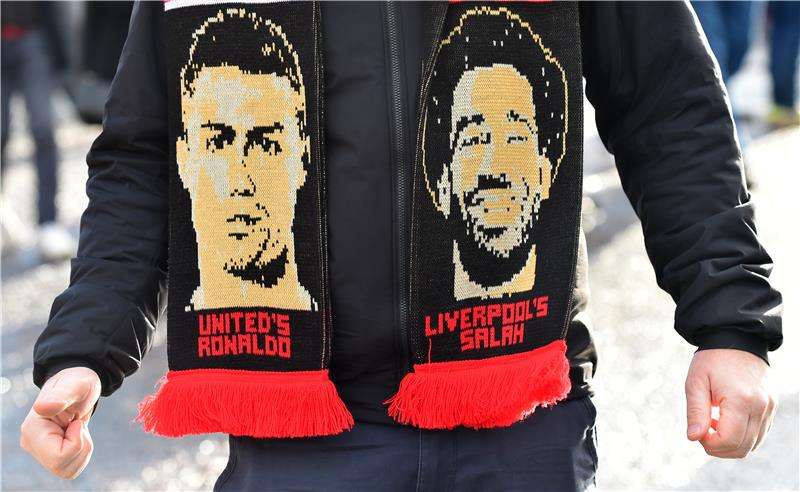 وشاح لصلاح ورونالدو