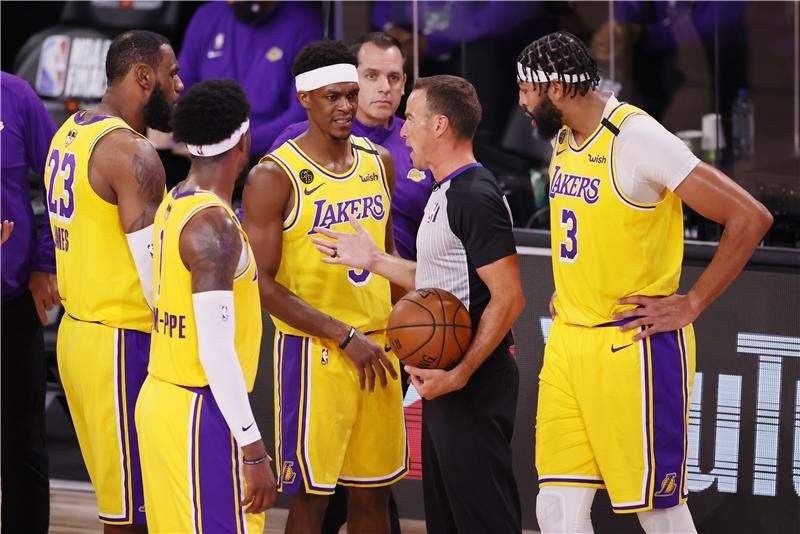 لاعبو لوس أنجليس ليكرز 