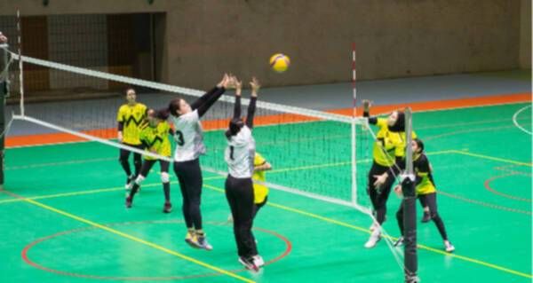 من منافسات دوري الطائرة