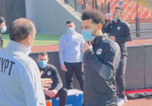 محمد صلاح من المعسكر- صور رسمية من اتحاد الكرة المصري