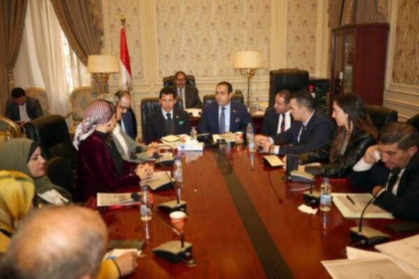 من الاجتماع