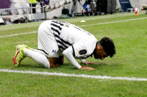 لاعبو الجزيرة 