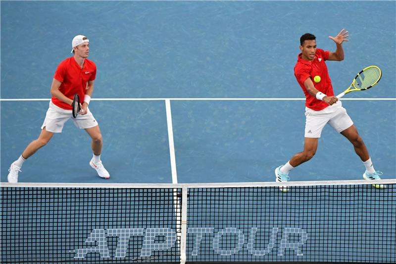 فيلكس أوجر ألياسيمي ودينيس شابوفالوف