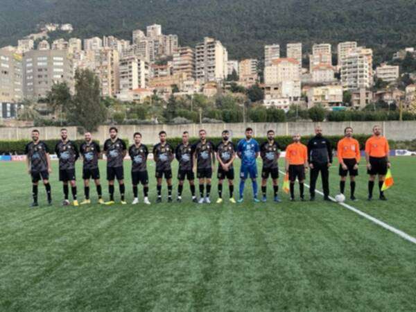 فريق العهد وحيدا في ملعب المباراة اليوم