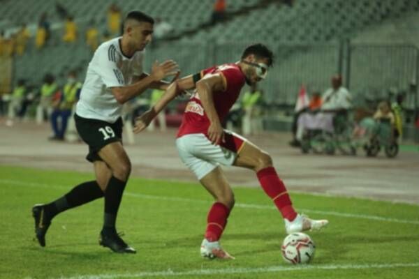 أحمد سمير (يسار)