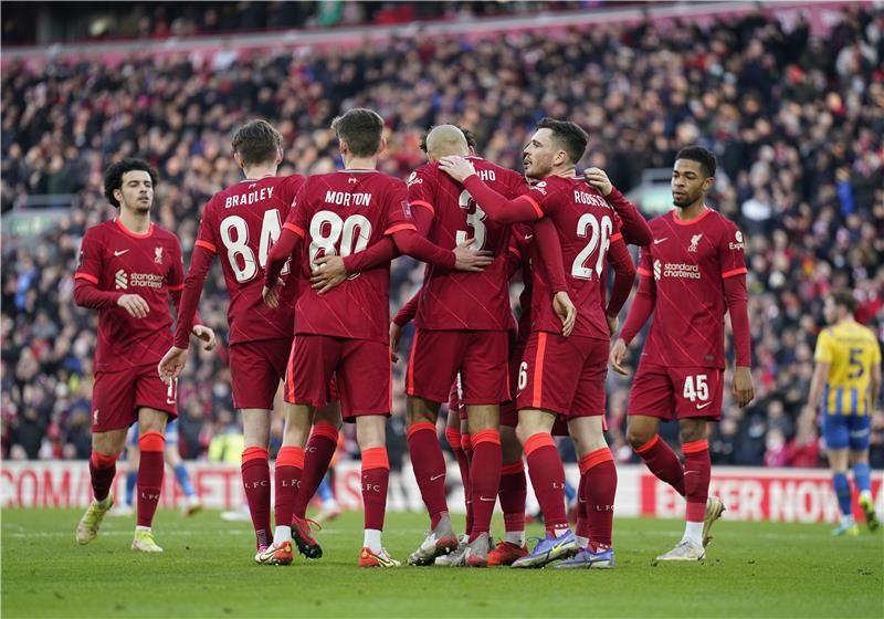 لاعبو ليفربول يحتفلون