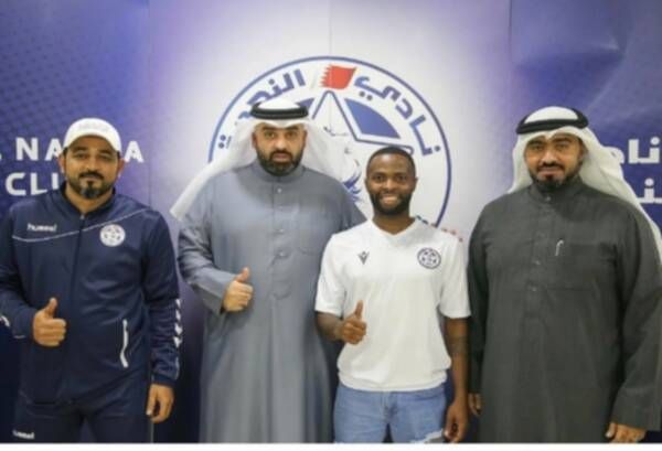 اللاعب بعد التوقيع