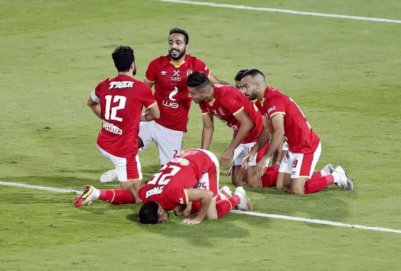 كهربا مع لاعبي الأهلي 