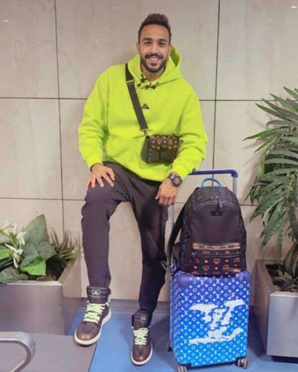 محمود كهربا في المطار