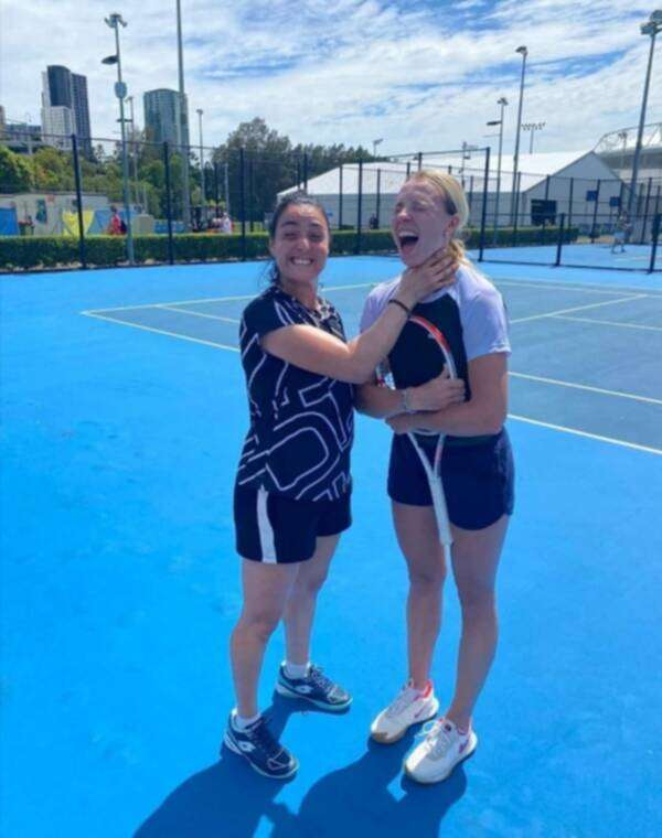 أنس جابر تمزح مع كونتافيت في أستراليا