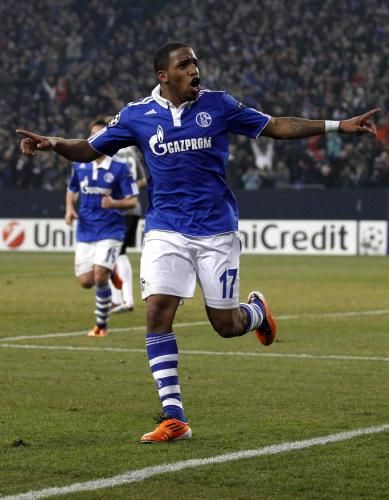 2011-03-092011-03-09t220017z_01_kai16_rtridsp_3_soccer-champions_reuters