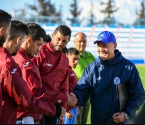 شبيل مع لاعبي الأولمبي