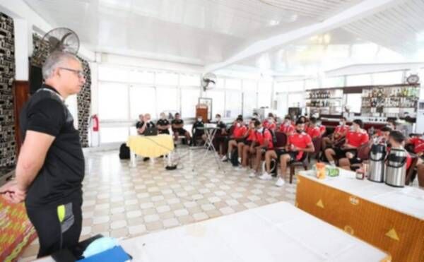 منتخب تونس خلال محاضرة للمدرب الكبير