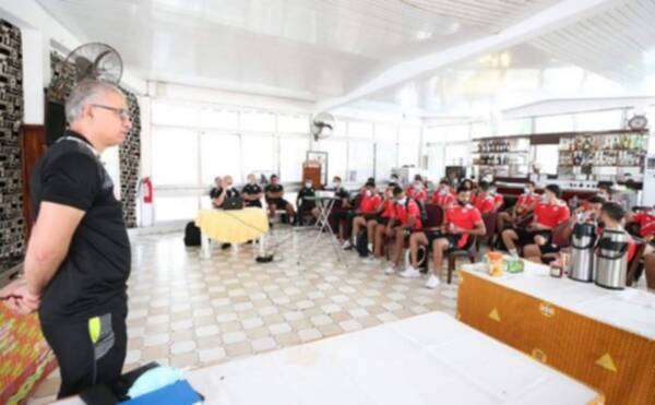 منتخب تونس خلال محاضرة للمدرب الكبير