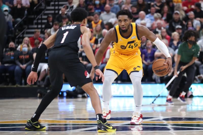 2021-11-30t051058z_986647565_mt1usatoday17258780_rtrmadp_3_nba-portland-trail-blazers-at-utah-jazz_reuters