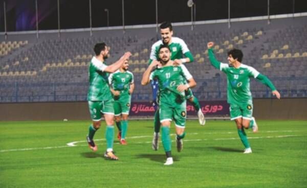 علاء الدالي مع لاعبي العربي 