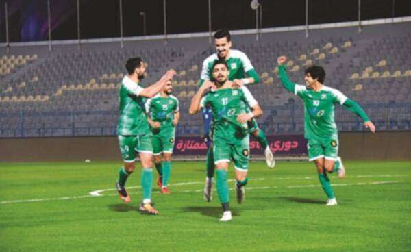 علاء الدالي مع لاعبي العربي 