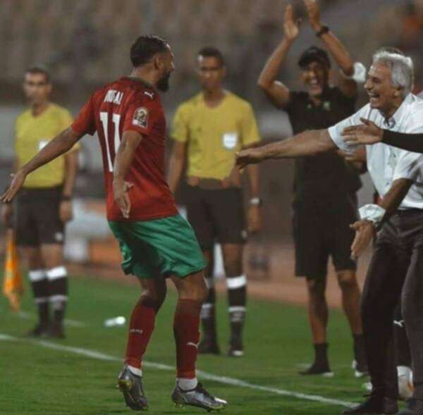 احتفال سفيان بوفال وخليلوزيتش