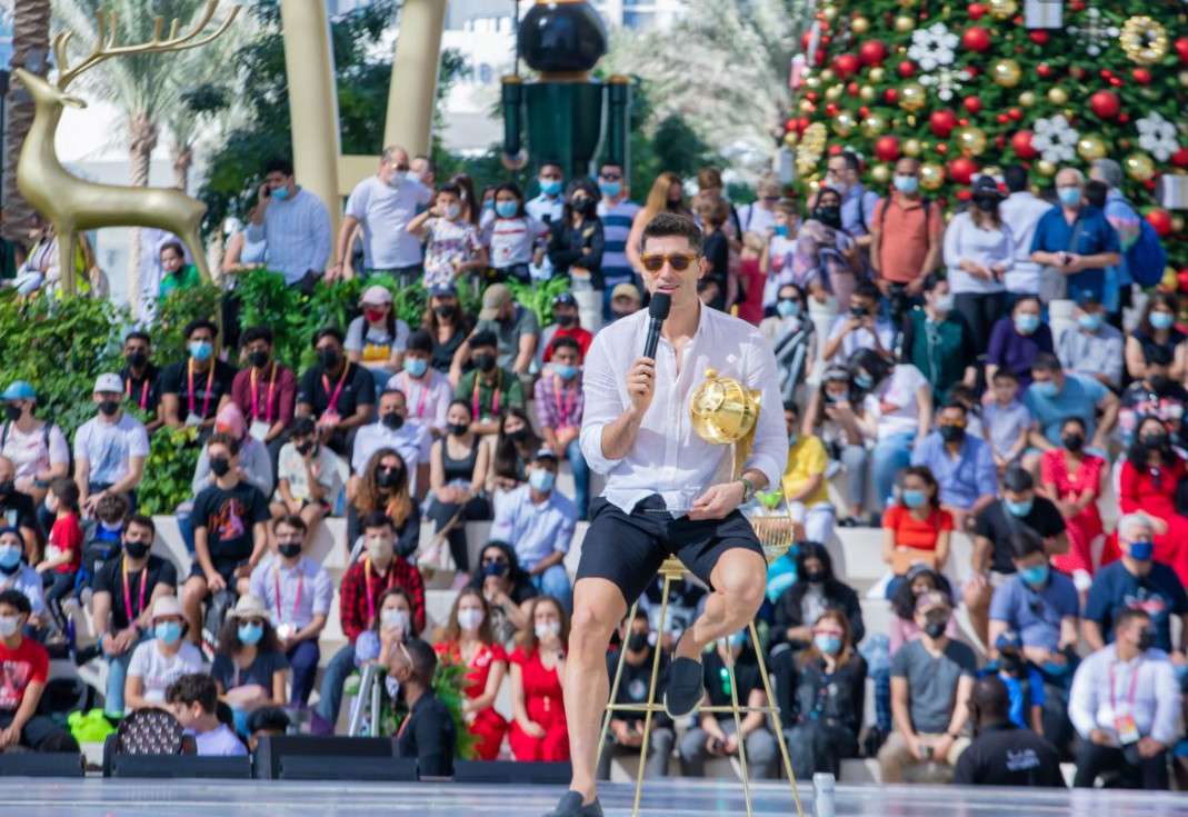 ليفاندوفيسكي أثناء زيارة إكسبو دبي